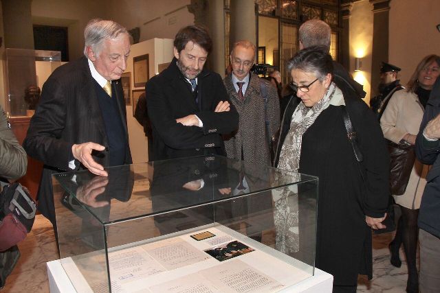 Firenze, Professor Ceccuti Franceschini e Donata Spadolini durante la mostra