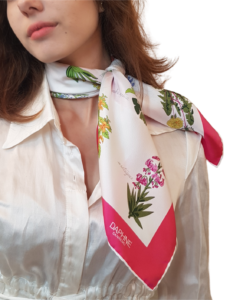 Foulard in twill di seta Daphné_ Modella Sara Aldobrandi (2)